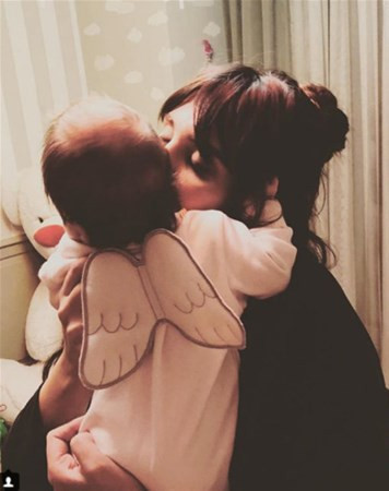  Şükran Ovalı'nın kızı ile fotoğrafını paylaştı - Resim: 2