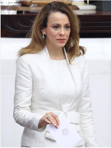 Kadın vekillerin şıklık yarışı - Resim: 1