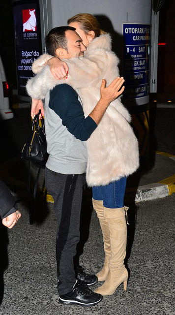 Serdar Ortaç ve Chole Lougnan sokak ortasında aşka geldi - Resim: 2