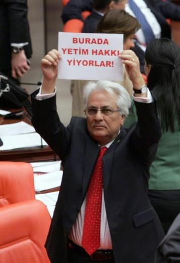 Meclis'te pankart açtılar - Resim: 2