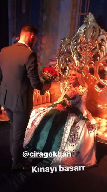 Gökhan Çıra ile evlenecek olan Selin Ciğerci kına gecesi yaptı ünlü akını oldu - Resim: 1