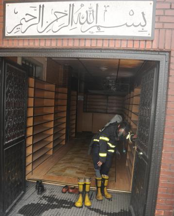 İtfaiyenin çoraplı müdahalesi! - Resim: 2