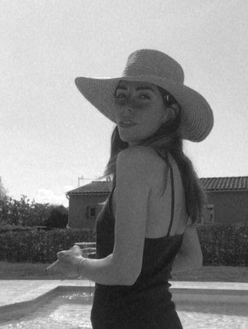 Arkadaşız demişti! Ceren Moray fena halde yakalandı, Alaçatı'da köşe kapmaca oynadı! Doğu Orcan ile... - Resim: 1