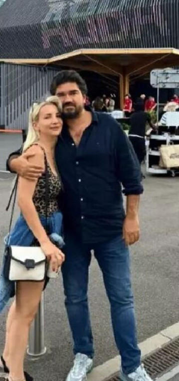 Nagehan Alçı'dan boşanan Rasim Ozan Kütahyalı sevgilisiyle sarmaş dolaş poz verdi - Resim: 1