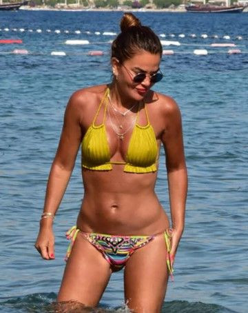 Özlem Yıldız sarı bikinisiyle Bodrum'da sezonu bomba gibi açtı! - Resim: 1