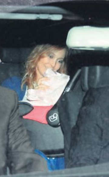 Tatlıses'in Elif'i anne kucağında görüntülendi - Resim: 4