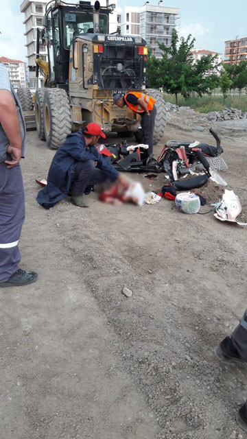 Dehşete düşüren an! İş makinesinin altında böyle can verdi - Resim: 2