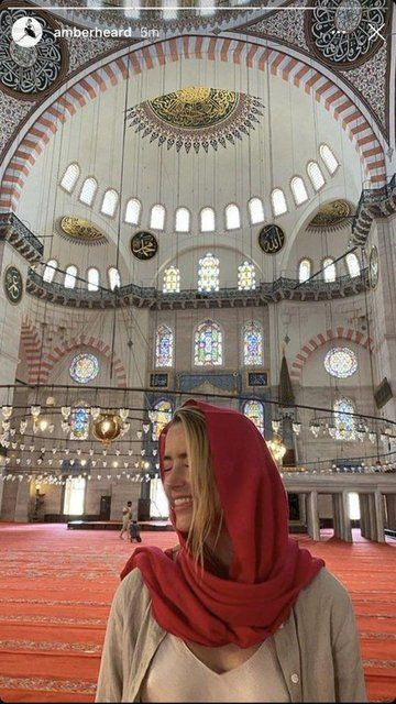 Amber Heard'ın cami fotoğrafı olay oldu 'Sutyen takmamış' - Resim: 3