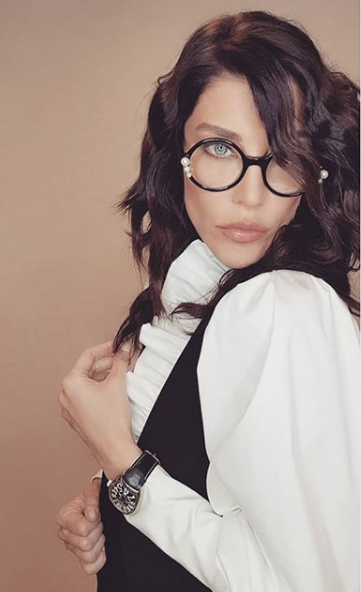 Deniz Akkaya öyle bir şey giydi ki gören şoke oldu 'Altını giymeyi unutmuş' - Resim: 1