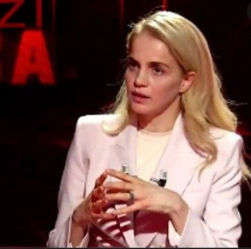 Ezgi Mola ve Tuğçe Kazaz şeriattan birbirine girdi 'Yallah Arabistan'a - Resim: 2