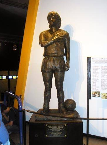 Bu futbolcuların heykeli dikildi - Resim: 2