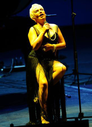 2009 bol 'Hadise'li geçti - Resim: 3