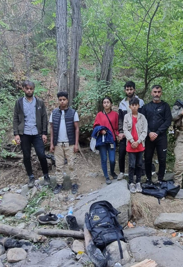 Edirne'de 27 düzensiz göçmen yakalandı - Resim: 0