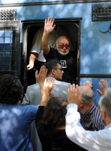 Eşinin cenazesine ring aracıyla getirildi - Resim: 1