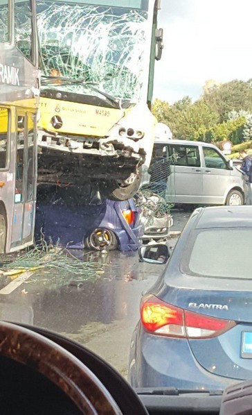 Katliam gibi metrobüs kazasından ilk görüntüler! - Resim: 2