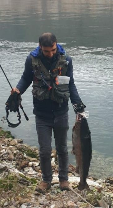  Türkiye ve Avrupa'nın en büyük alabalığı Elazığ'da olta ile yakalandı! Tam 115 santim - Resim: 1