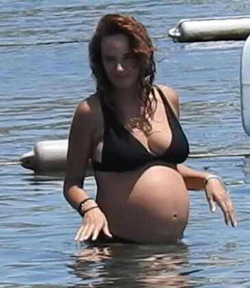 Deniz keyfi yapan Seda Bakan'ı kayınvalidesi uyardı! Havluyla önlem aldı - Resim: 1