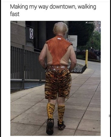 Sokağa sadece üzerinde çarşafla iç çamaşırsız çıktı koşa koşa... - Resim: 1