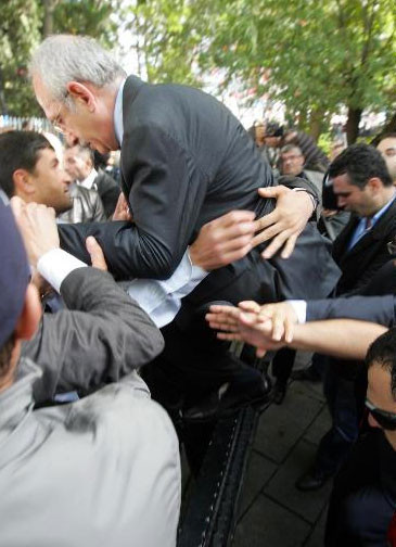 Kılıçdaroğlu bariyerleri böyle aştı - Resim: 3