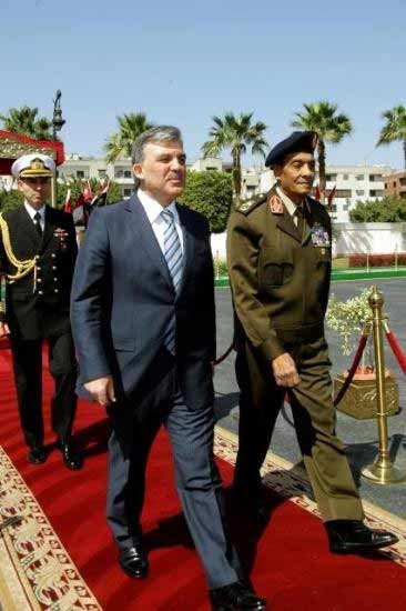 Mübarek'siz Mısır'da böyle karşılandı - Resim: 4