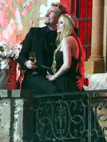 Avril'ın ilginç gelinlik seçimi - Resim: 1