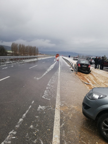Çorum'da dolu yağışı kazaya neden oldu: 1 ölü, 3 yaralı - Resim: 0