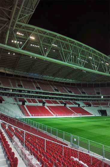 Telekom Arena ışıl ışıl - Resim: 1