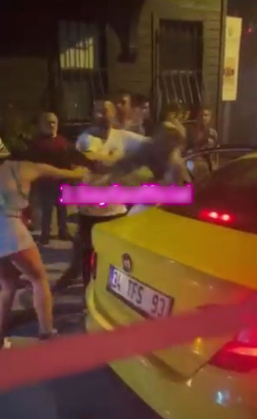 O görüntülere görünce ağzınız açık kalacak! Melisa Döngel'den sokak ortasında çok konuşulacak kız kavgası - Resim: 2