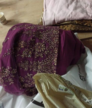 Deprem bölgesine gönderilecek yardım kolilerinden çıktı! Utandıran fotoğraflar hiç mi vicdanınız yok! - Resim: 4