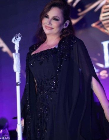 Deniz Seki'yi sahnede gözyaşlarına boğan haber!  14 yıldır ona bakıyordu ama.... - Resim: 2