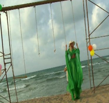 Klip çekerken ölümden döndü! - Resim: 2