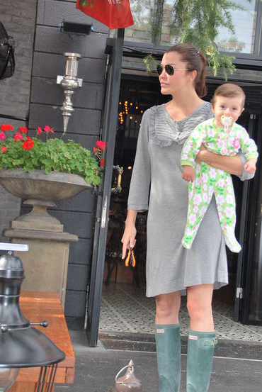 Deniz Akkaya kızının babasına saydırdı - Resim: 2