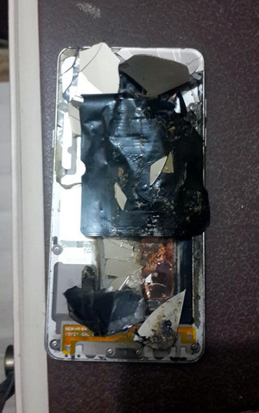 Hasta muayene ederken cebindeki telefon patladı! - Resim: 3