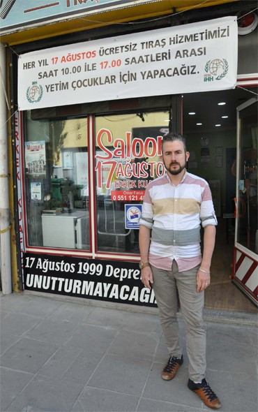 Depremzede berberden bedava tıraş - Resim: 4