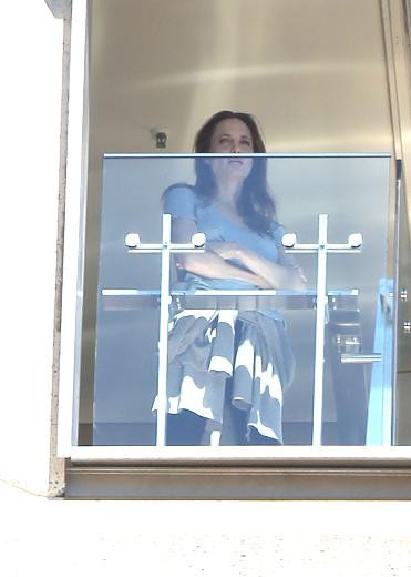 Angelina Jolie'den hüzünlü pozlar! - Resim: 2