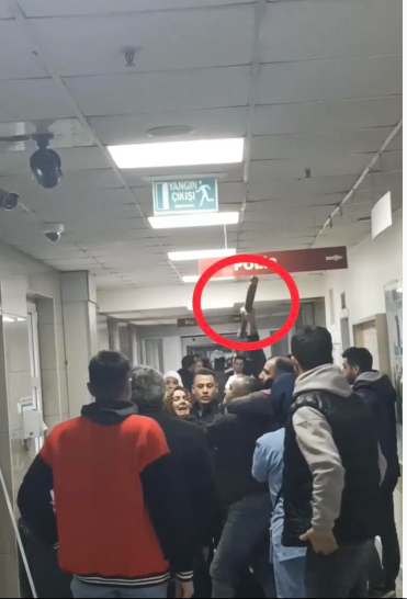 Savaşa gider gibi taşla sopayla hastaneyi bastılar! Genç kadın ölünce... - Resim: 4