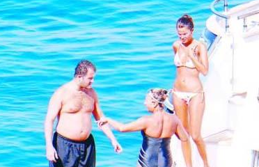 Ünlüler artık böyle tatile çıkıyor - Resim: 3