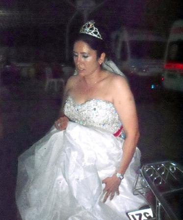 Gelin ve damat soluğu acilde aldı - Resim: 4