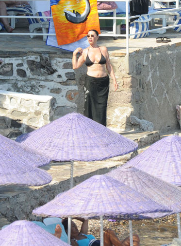 68'lik Valide Sultan bikiniyle görüntülendi - Resim: 4