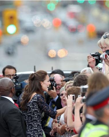 Prensesi giydiren Türk tasarımcı - Resim: 1