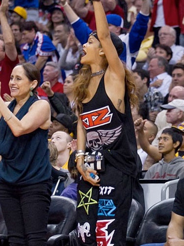 Rihanna'dan sevgilisine kel nispet - Resim: 1