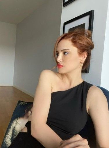 Mine Tugay mini etek giydi poz verdi! 43'lük güzelin pozlarına bakın - Resim: 4