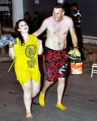 Turistlerin eğlenceli gecesi kanlı bitti - Resim: 1