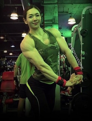 İnanılmaz değişim! Erkekleri kıskandıran 'Kaslı Barbie' - Resim: 2