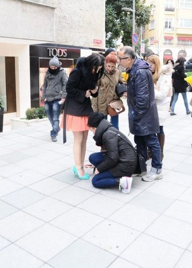 Ünlü oyuncu titreye titreye poz verdi - Resim: 1