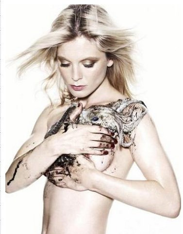 Balıklar için çırılçıplak soyundular - Resim: 4