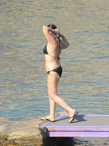 68'lik Valide Sultan bikiniyle görüntülendi - Resim: 1