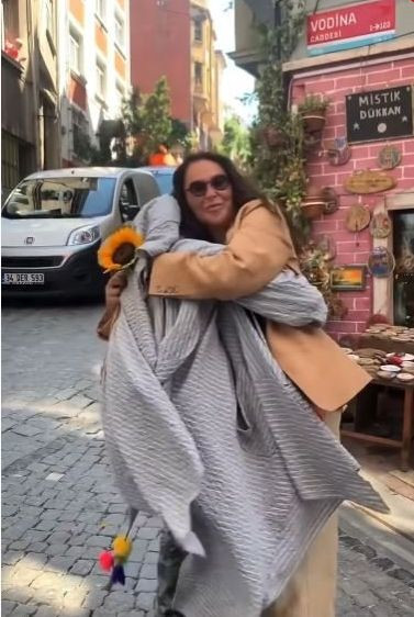 Avşar kızından dans şov! Balat sokaklarını coşturdu... - Resim: 4