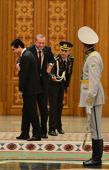 Erdoğan bayrakları yerden aldı protokol karıştı - Resim: 4