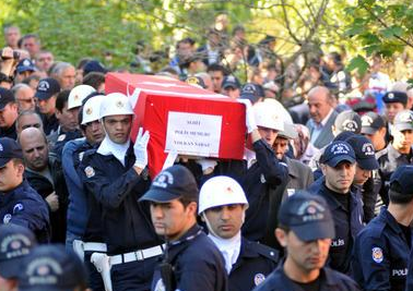 Gözü yaşlı nişanlısını geride bıraktı - Resim: 2